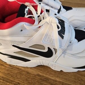 Nike White and Black Sneakers